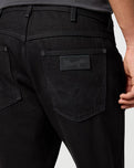 The Wrangler Mens Frontier Jeans in Jet Wash