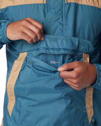 The Columbia Mens Challenger Windbreaker Jacket in Cloudburst & Canoe