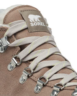 The Sorel Womens Out 'N' About III Conquest Shoes in Omega Taupe & Gum