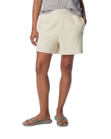 The Columbia Womens Lodge Shorts in Chalk & Canoe