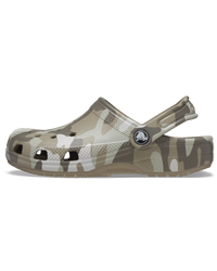 The Crocs Boys Boys Classic Camo Clog in Mushroom