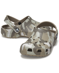 The Crocs Boys Boys Classic Camo Clog in Mushroom