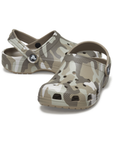 The Crocs Boys Boys Classic Camo Clog in Mushroom