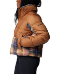 The Columbia Womens Leadbetter Point II Print Sherpa Hybrid Jacket in Camel Brown & Nocturnal Omblur Print