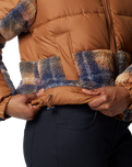 The Columbia Womens Leadbetter Point II Print Sherpa Hybrid Jacket in Camel Brown & Nocturnal Omblur Print