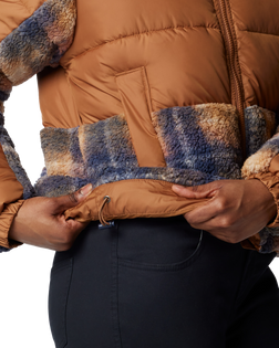 The Columbia Womens Leadbetter Point II Print Sherpa Hybrid Jacket in Camel Brown & Nocturnal Omblur Print