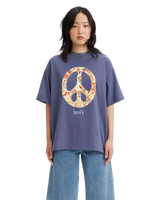 The Levi's® Womens Graphic Short Stack T-Shirt in Peace