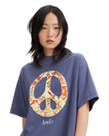 The Levi's® Womens Graphic Short Stack T-Shirt in Peace