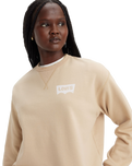 The Levi's® Womens Graphic Signature Sweatshirt in Safari