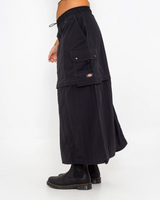 The Dickies Womens Jackson Skirt in Black