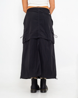 The Dickies Womens Jackson Skirt in Black