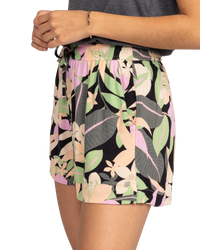 The Roxy Womens Lekeitio Break Hi Shorts in Anthracite Palm