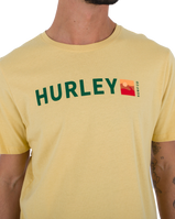 The Hurley Mens Everyday Wave Box T-Shirt in Dusty Cheddar