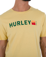 The Hurley Mens Everyday Wave Box T-Shirt in Dusty Cheddar