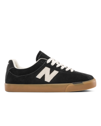 The New Balance Mens Numeric 22 Shoes in Black & Gum