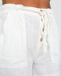 The Free People Womens Westmoreland Linen Shorts in Ivory