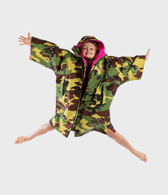 The Dryrobe Kids Advance Short Sleeved Dryrobe in Camo & Pink