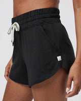 The Vuori Womens Halo Performance Short 2.0 in Black Heather