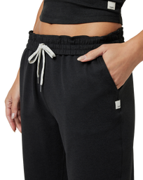 The Vuori Womens Boyfriend Joggers in Black Heather