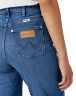 The Wrangler Womens Mom Straight Jeans in Smoke Sea